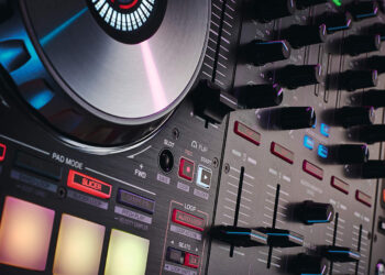 Liquid Lounge Radio #1 Web Edition